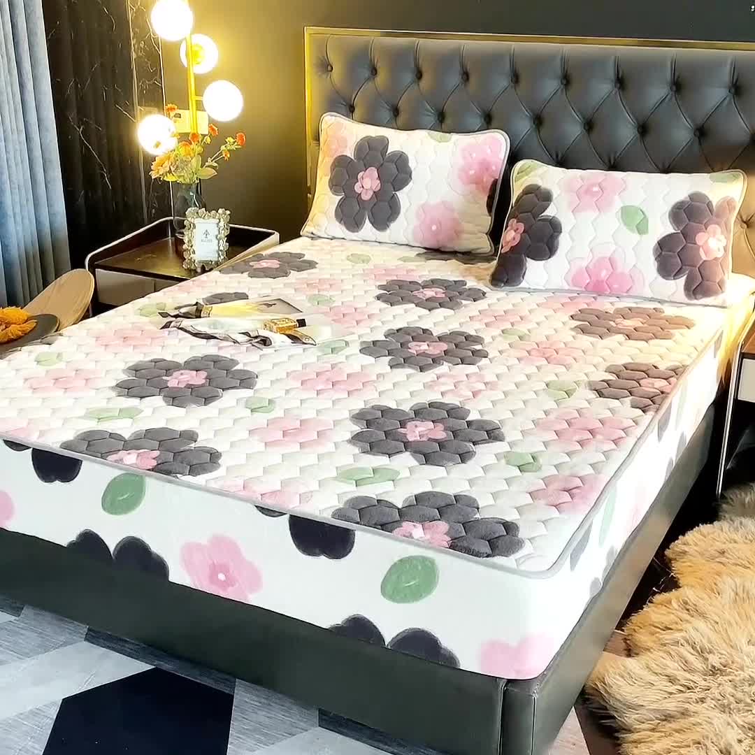 91家纺网 家纺一手货源 找家纺 情煊 2022新款牛奶绒印花单品夹棉床笠 花儿朵朵