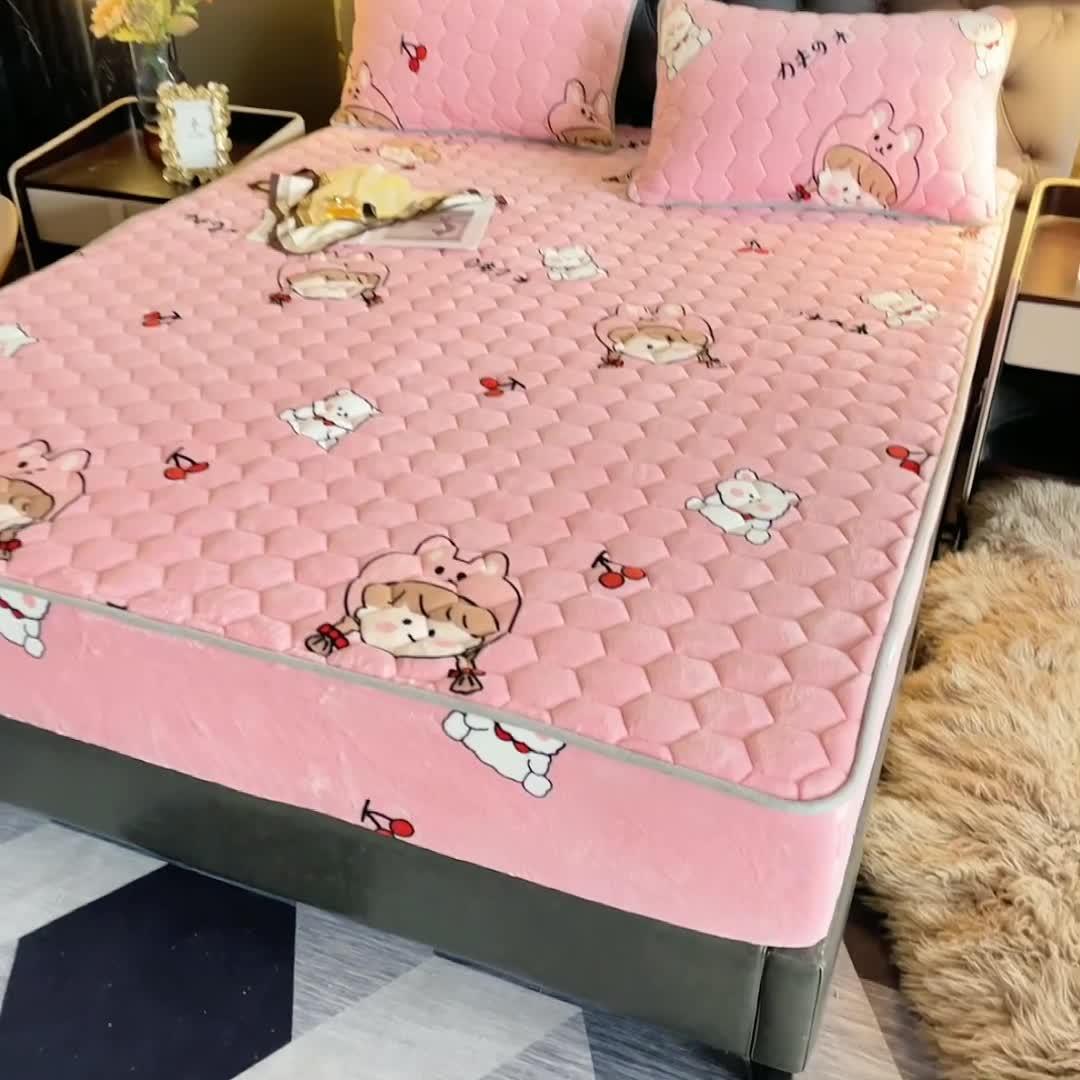 91家纺网 家纺一手货源 找家纺 情煊 2022新款牛奶绒印花单品夹棉床笠 少女心事