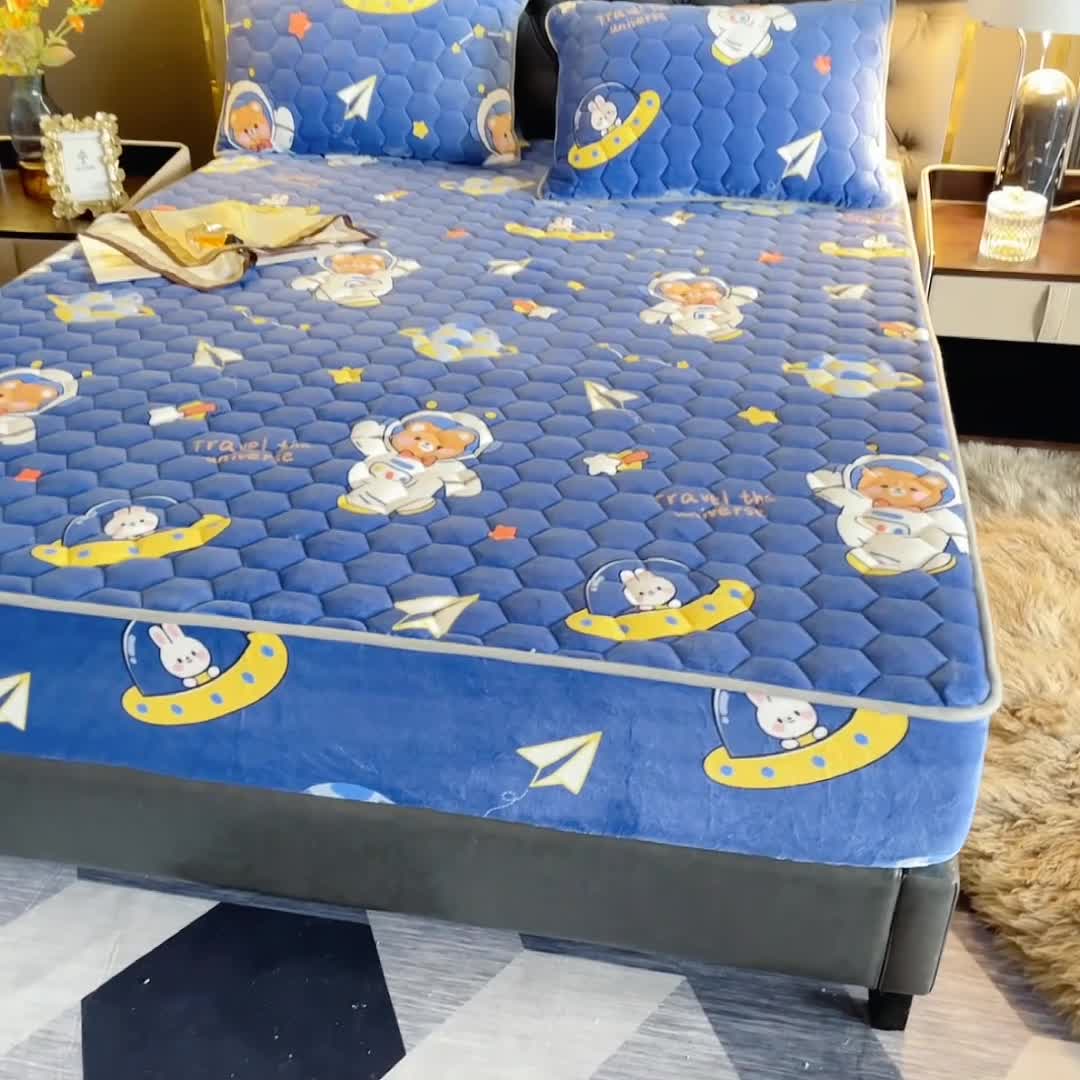 91家纺网 家纺一手货源 找家纺 情煊 2022新款牛奶绒印花单品夹棉床笠 太空熊