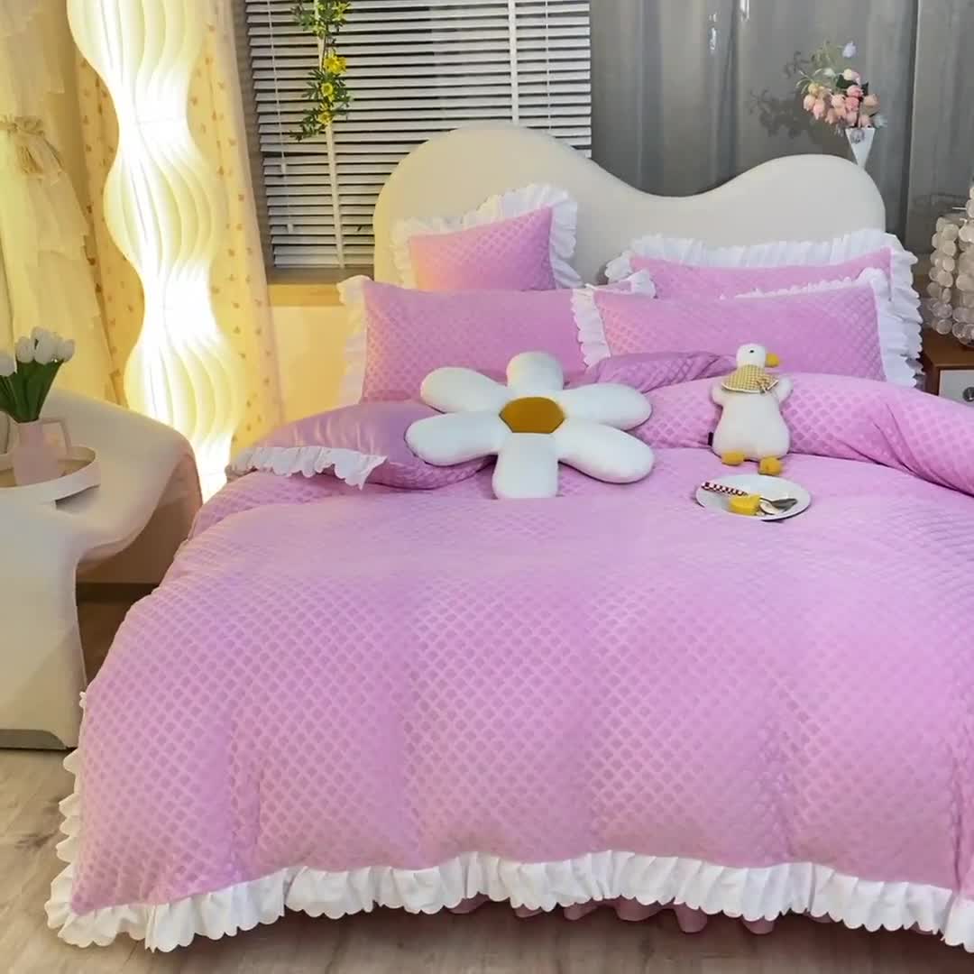 91家纺网 家纺一手货源 找家纺 梦之岛 2022新款韩版牛奶绒水晶绒剪花四件套 时尚格-奶油粉