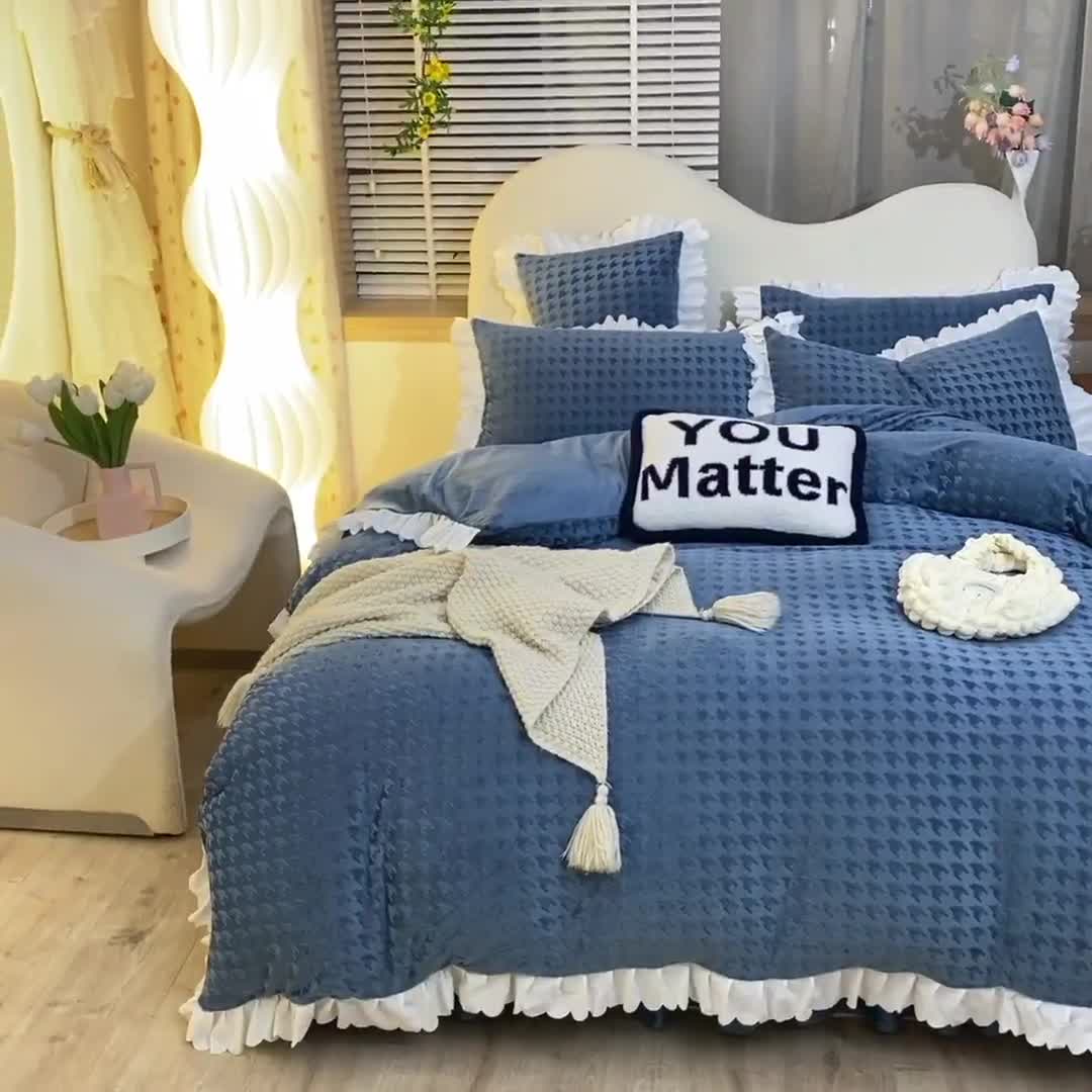 91家纺网 家纺一手货源 找家纺 梦之岛 2022新款韩版牛奶绒水晶绒剪花四件套 千鸟格-高贵蓝