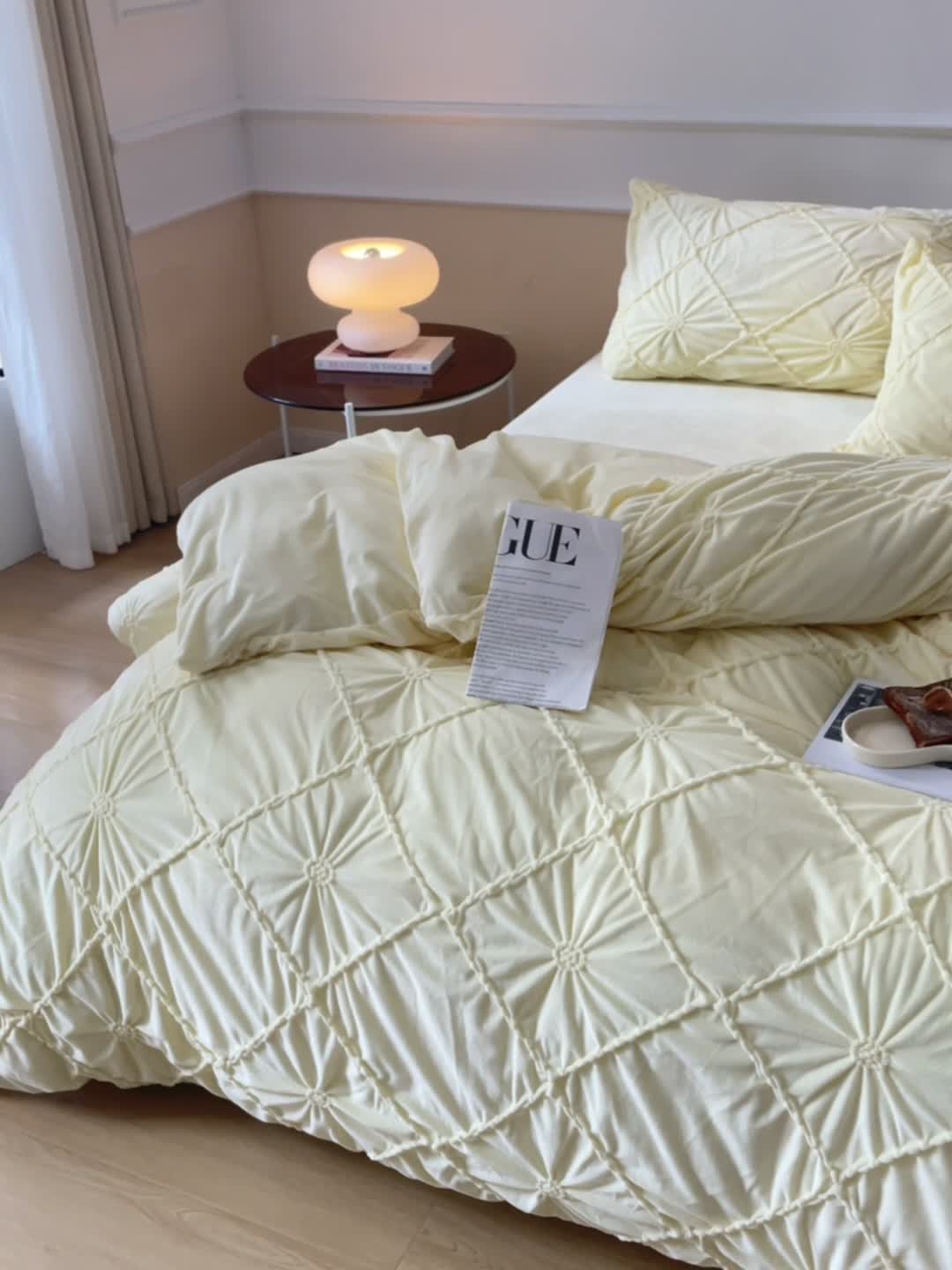 91家纺网 家纺一手货源 找家纺 玛奇朵 2022新款德芙绒立体揪花四件套--罗莎系列 罗莎-芝士黄