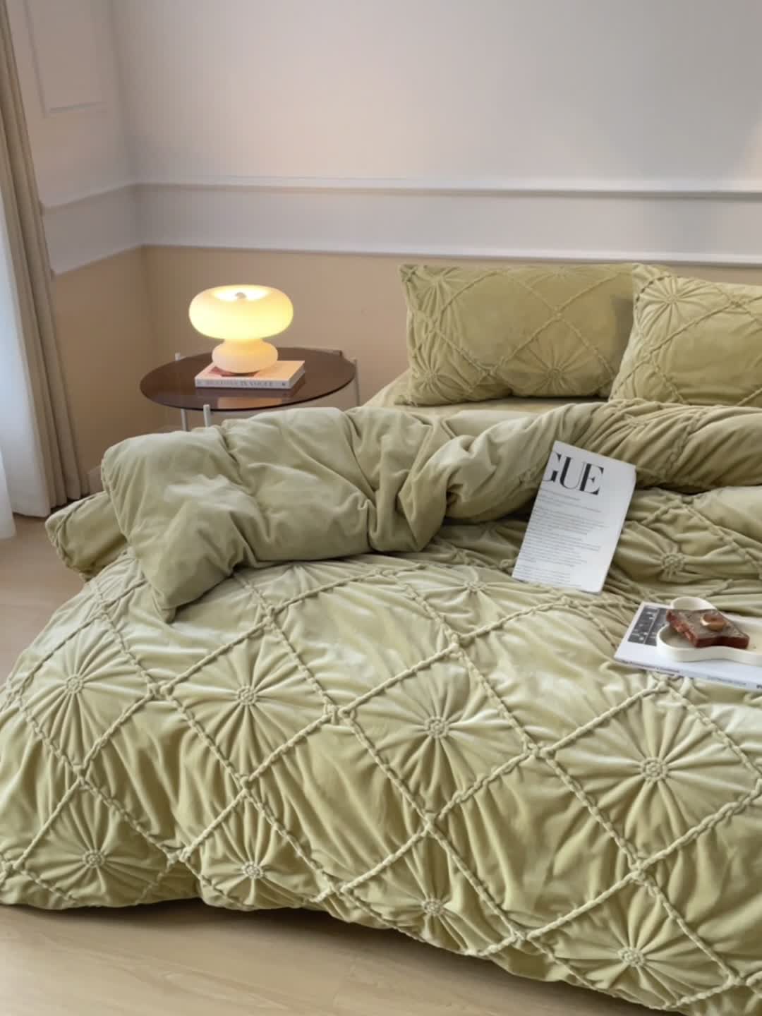 91家纺网 家纺一手货源 找家纺 玛奇朵 2022新款德芙绒立体揪花四件套--罗莎系列 罗莎-豆青色