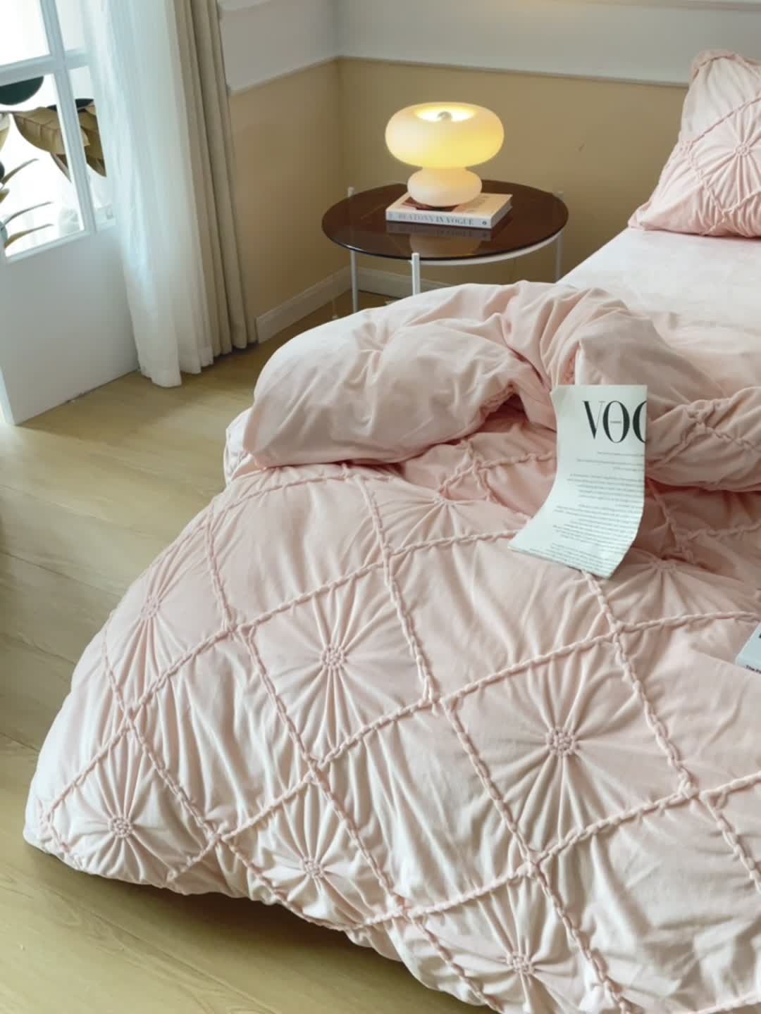 91家纺网 家纺一手货源 找家纺 玛奇朵 2022新款德芙绒立体揪花四件套--罗莎系列 罗莎-少女粉