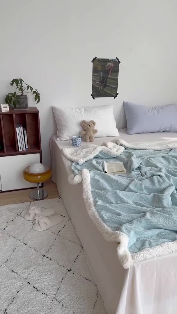 91家纺网 家纺一手货源 找家纺 六巷胡同 2022新款山茶花牛奶绒拼羊羔绒毯 水绿