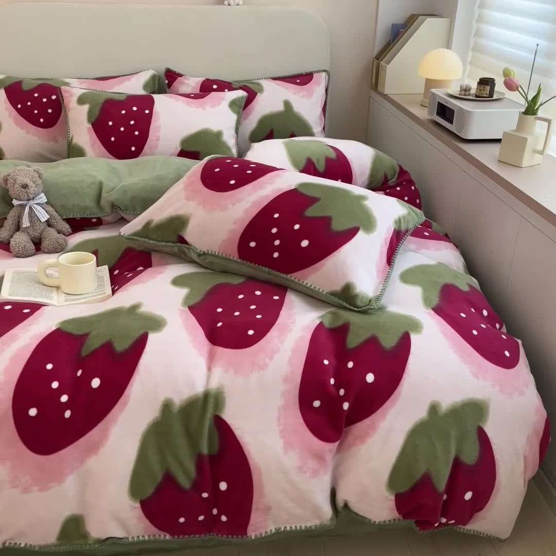 91家纺网 家纺一手货源 找家纺 安哆啦 新款贝壳边工艺牛奶绒珊瑚绒四件套单被套 草莓甜心