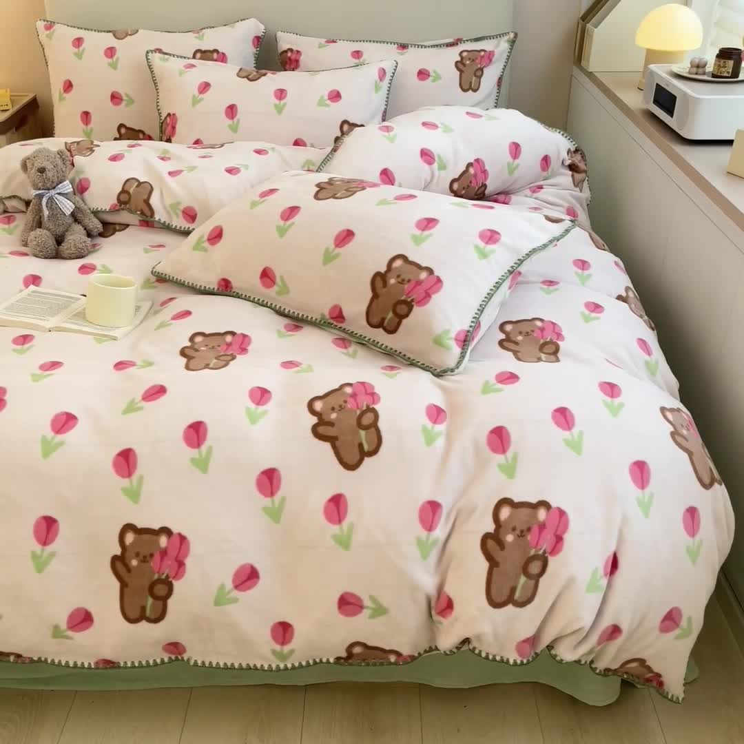 91家纺网 家纺一手货源 找家纺 安哆啦 新款贝壳边工艺牛奶绒珊瑚绒四件套单被套 花朵熊熊