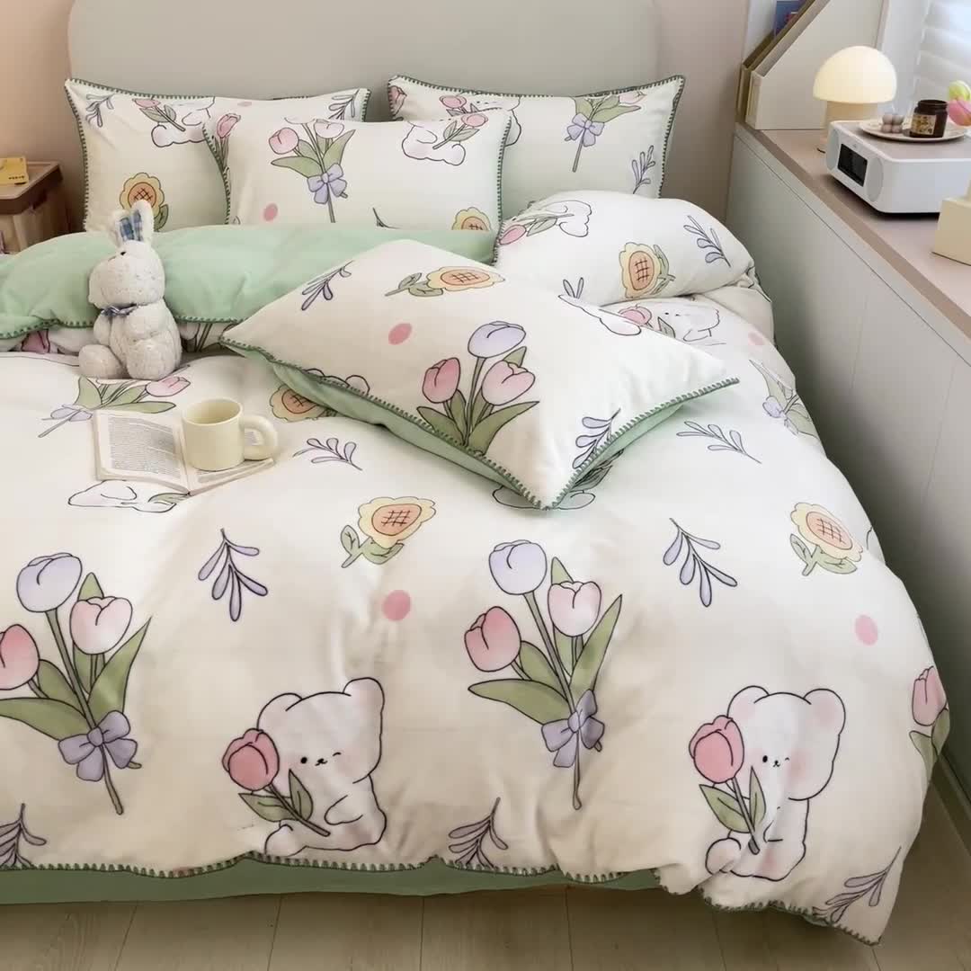 91家纺网 家纺一手货源 找家纺 安哆啦 新款贝壳边工艺牛奶绒珊瑚绒四件套单被套 捧花小熊