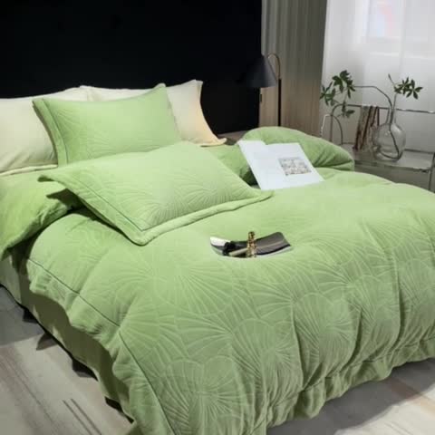 91家纺网 家纺一手货源 找家纺 凡客家居 2022新款牛奶绒雕花系列四件套 塞拉威-果绿