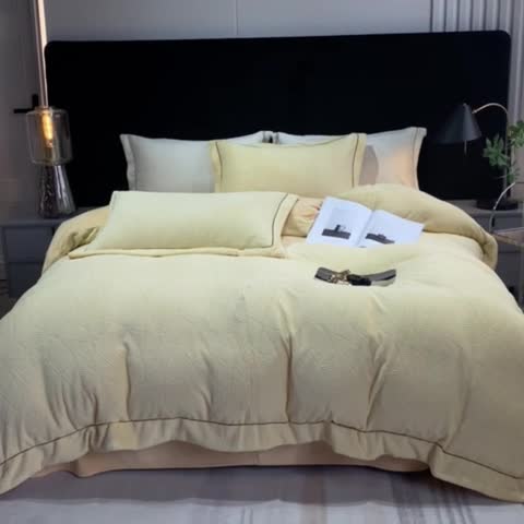 91家纺网 家纺一手货源 找家纺 凡客家居 2022新款牛奶绒雕花系列四件套 维娜-月牙黄