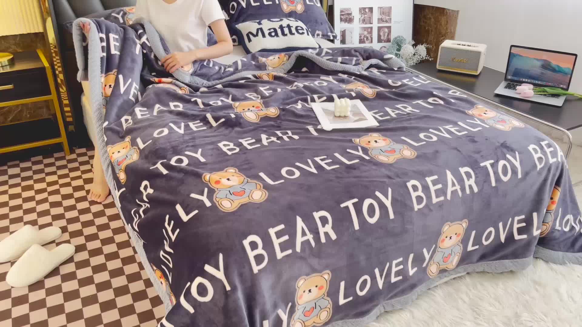 91家纺网 家纺一手货源 找家纺 雅萱  2024新款菠萝格牛奶绒包边毛毯 LOVE熊