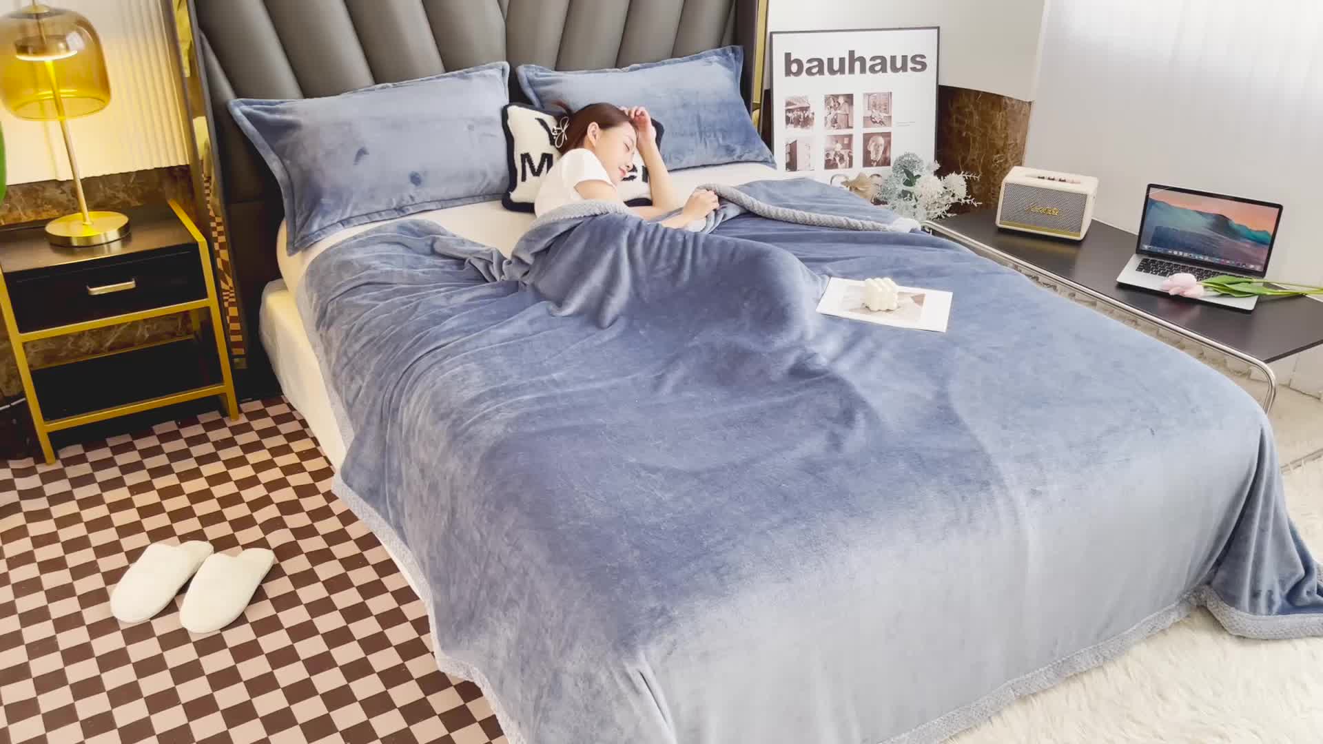 91家纺网 家纺一手货源 找家纺 雅萱  2024新款菠萝格牛奶绒包边毛毯 宾利蓝