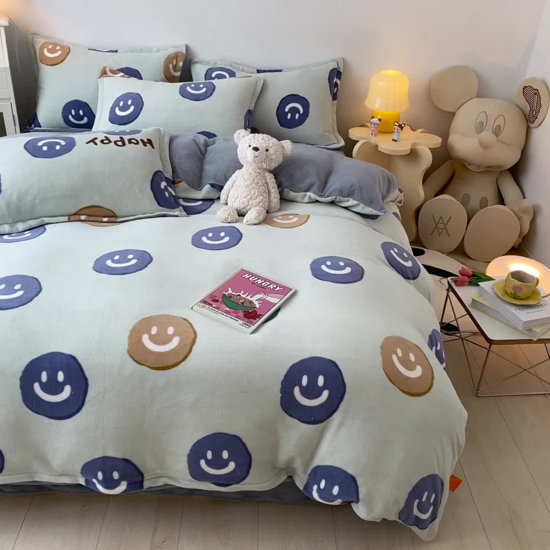 91家纺网 家纺一手货源 找家纺 木堇 2022秋冬新款高克重甜美系列印花牛奶绒四件套 笑脸