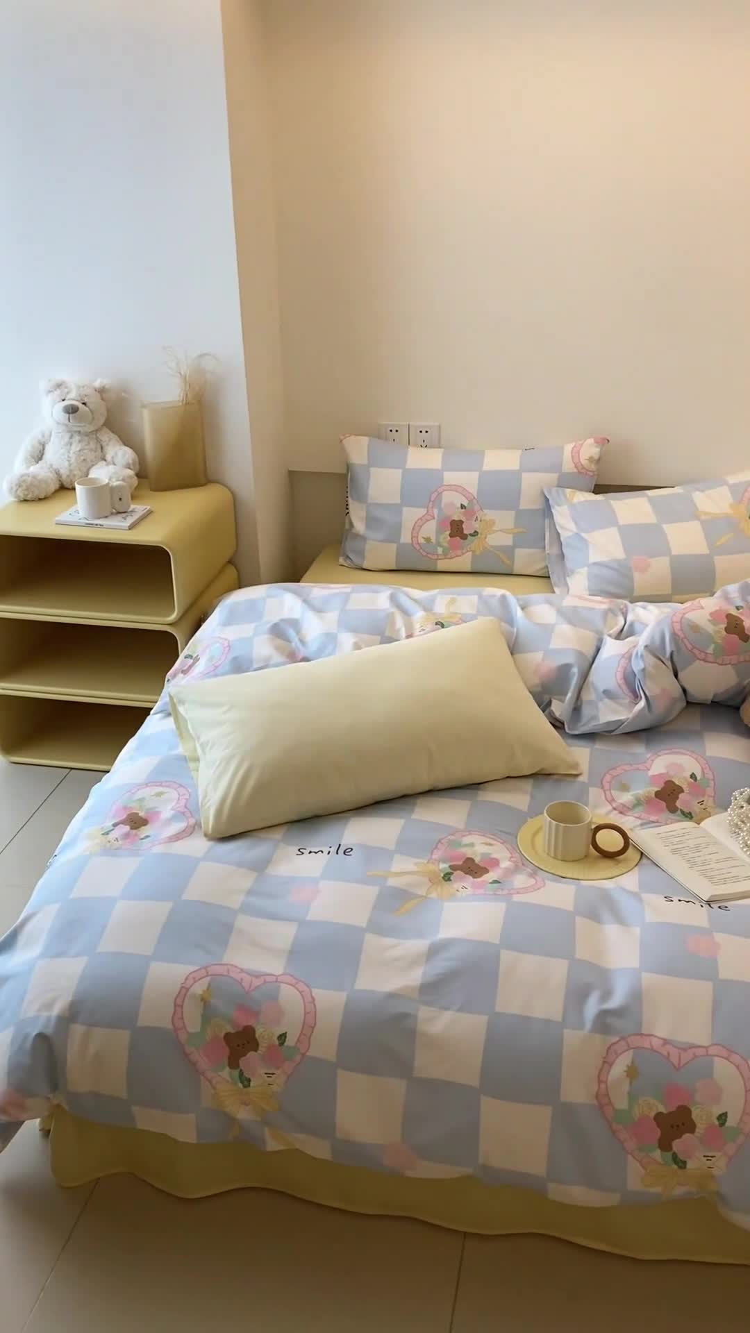 91家纺网 家纺一手货源 找家纺 昔可 2022新款全棉四件套影棚图2 蓝格爱心小熊
