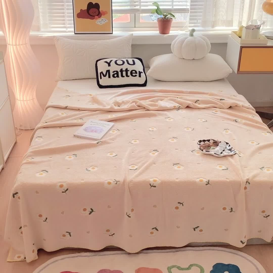 91家纺网 家纺一手货源 找家纺 蜜柚 2024新款立体锁边云朵绒印花毛毯四季毯 雏菊