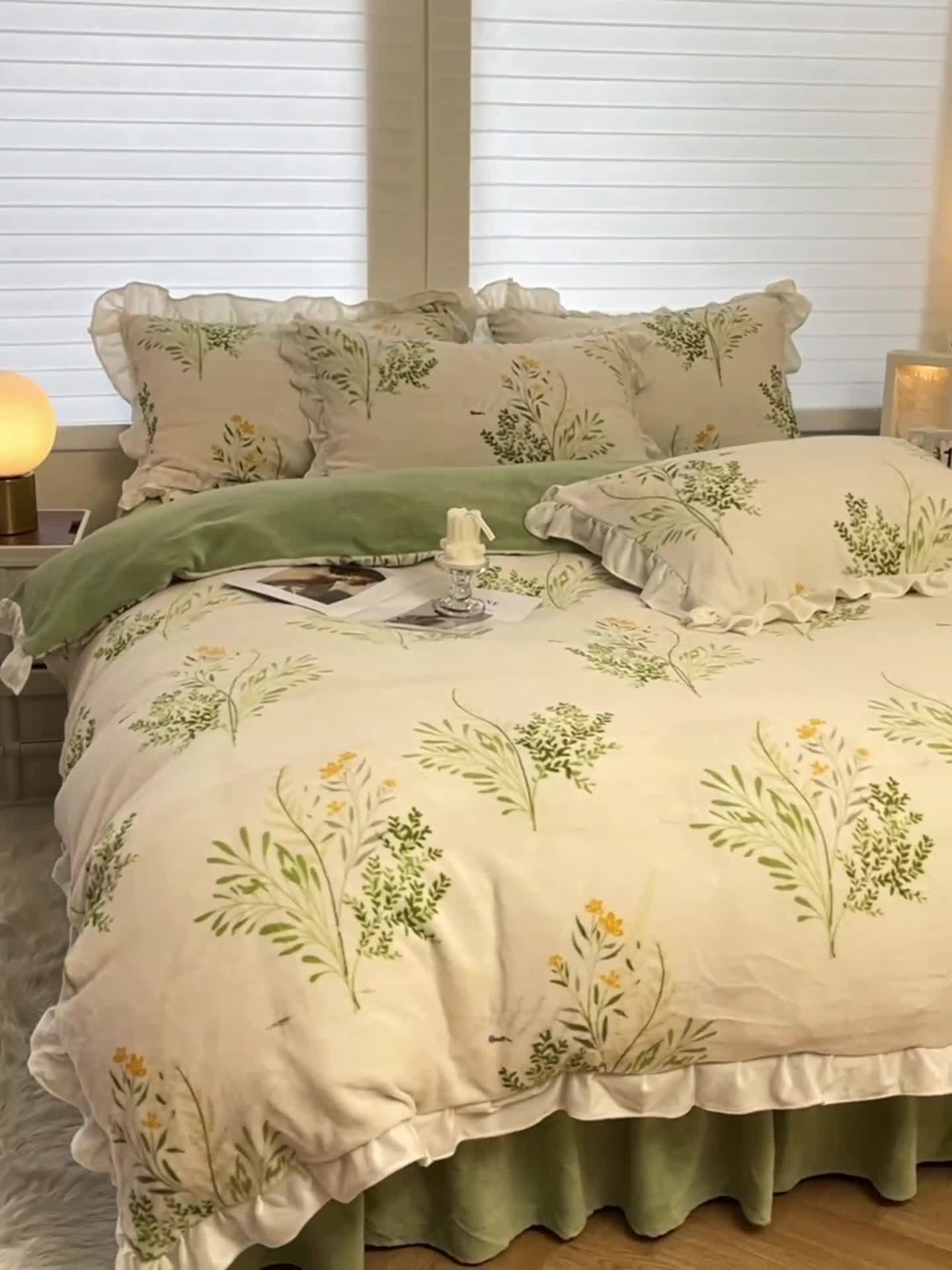 91家纺网 家纺一手货源 找家纺 2023新款 包小包 高克重小清新印花花边牛奶绒四件套 仙草