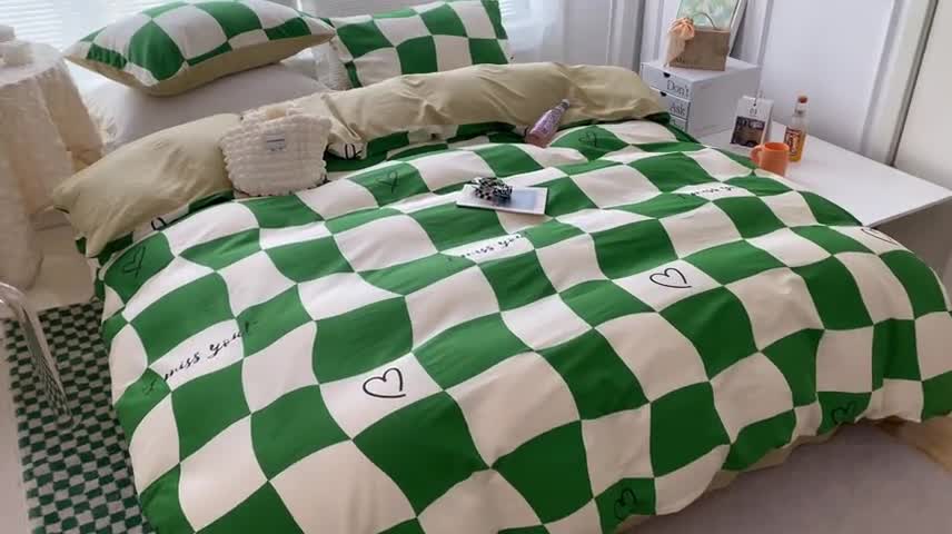 91家纺网 家纺一手货源 找家纺 黑马家居新款全棉印花喷气12868套件-单被套草莓乐园