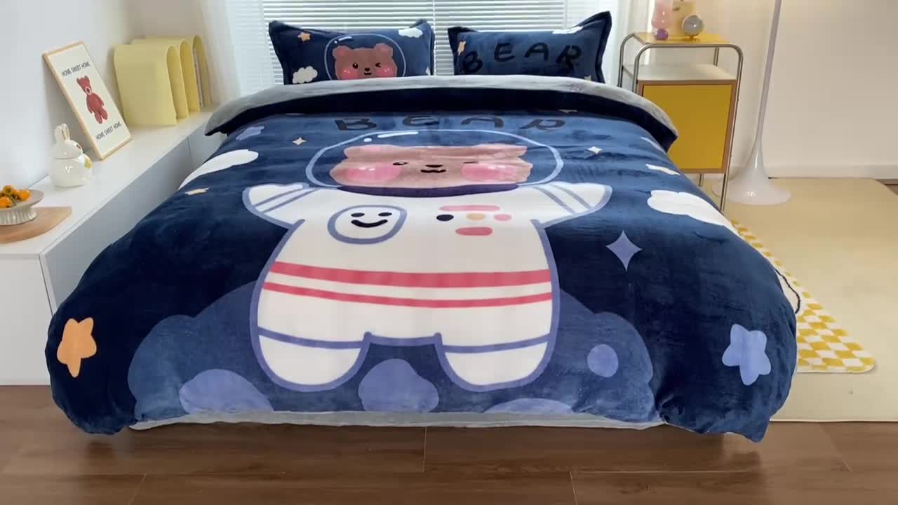 91家纺网 家纺一手货源 找家纺 慕尚 2022爆款大版高克重印花牛奶绒四件套 太空熊宝