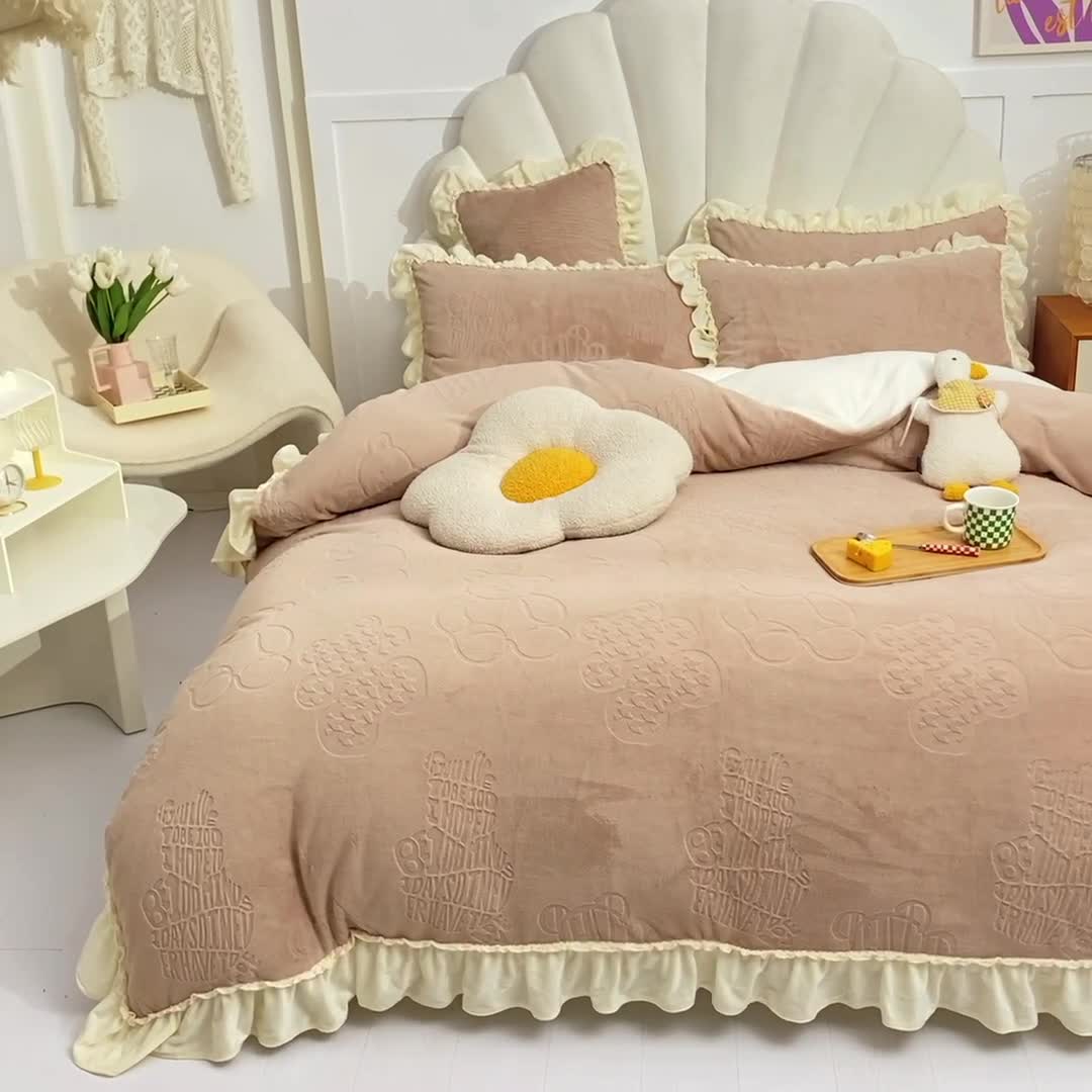 91家纺网 家纺一手货源 找家纺 （总）绒世界 2024秋冬韩版雕花牛奶绒四件套