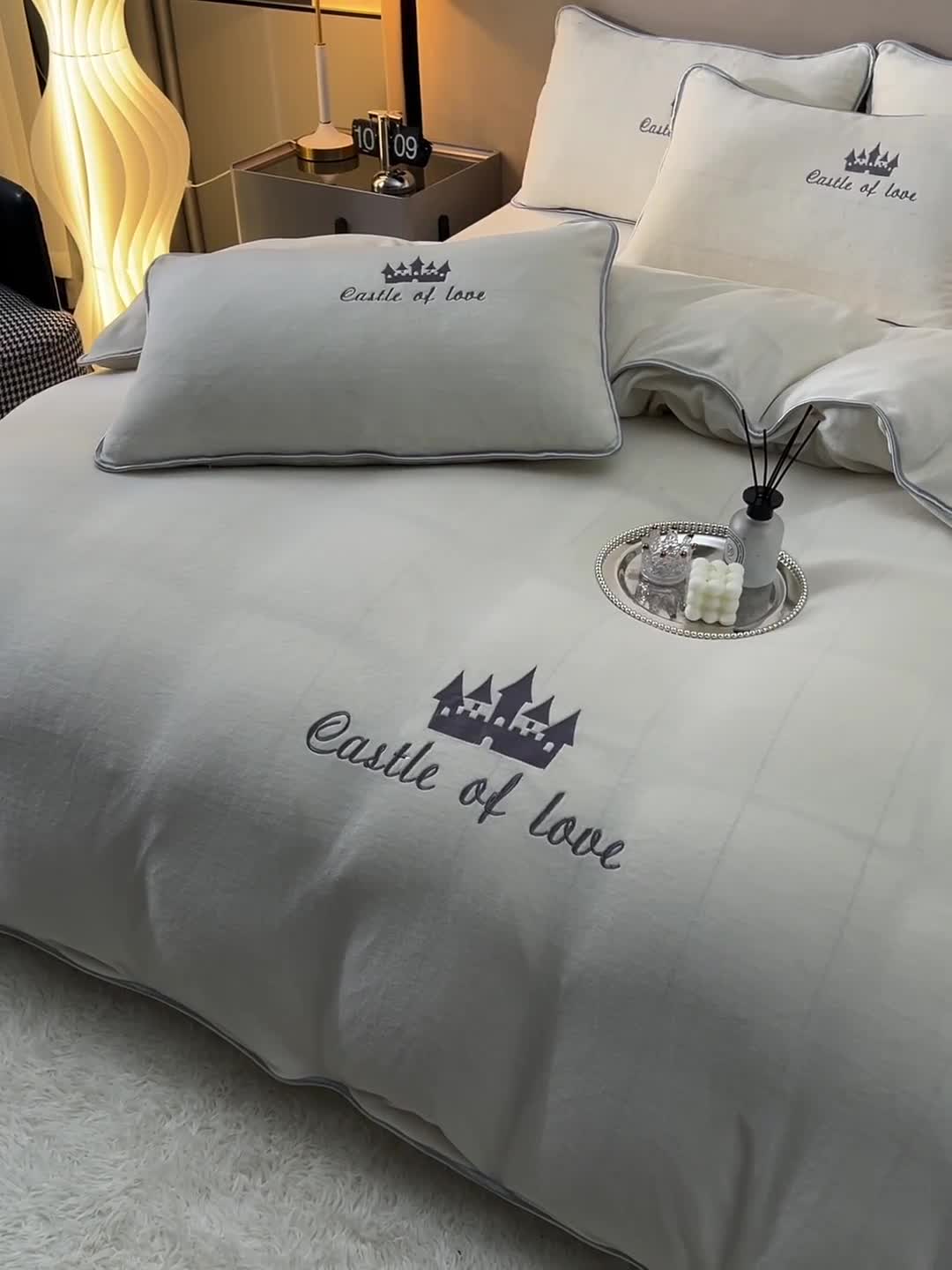 91家纺网 家纺一手货源 找家纺 （总）绒世界 2024秋冬新品牛奶绒绣花四件套