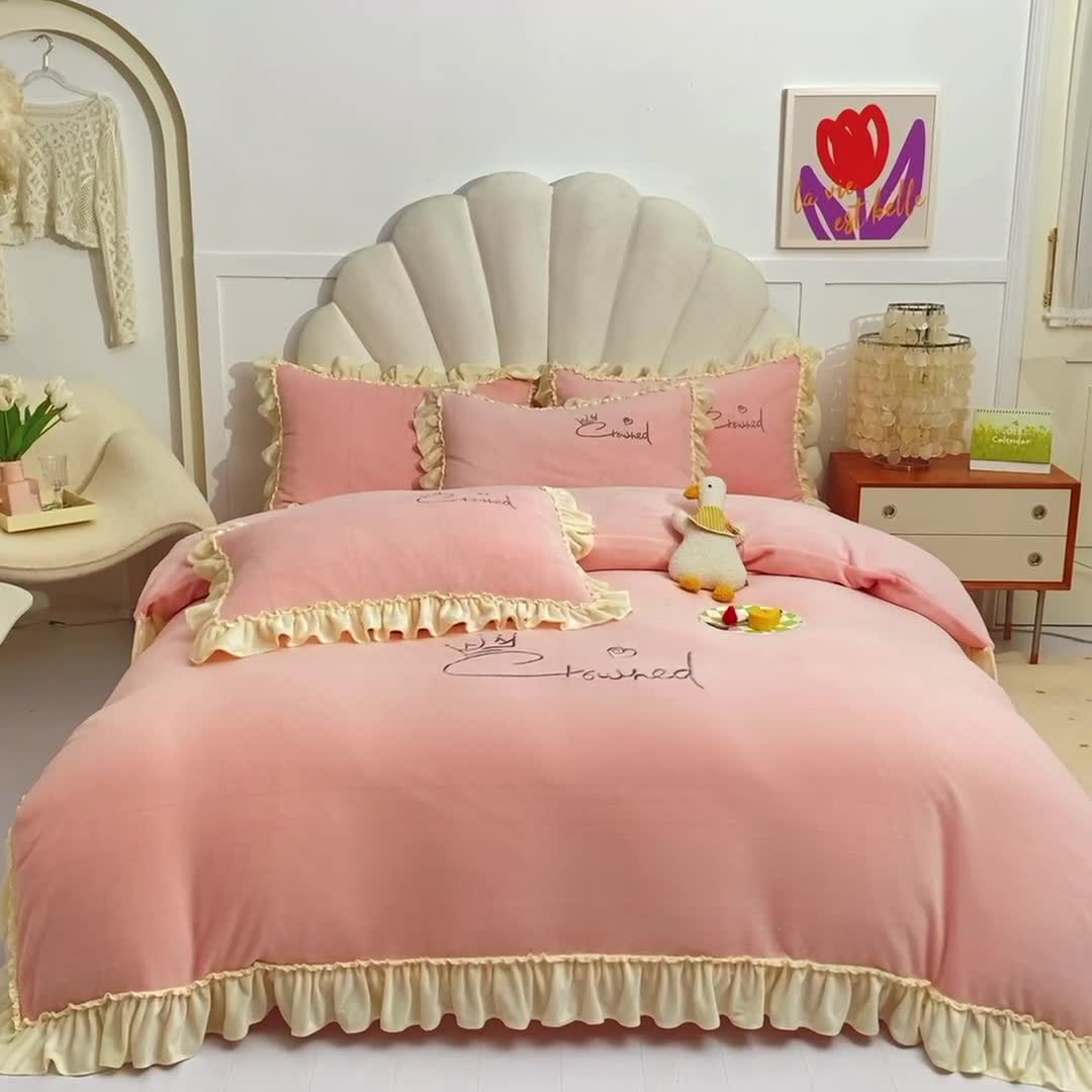 91家纺网 家纺一手货源 找家纺 绒世界 2024秋冬韩版牛奶绒绣花四件套 邂逅-蜜桃粉