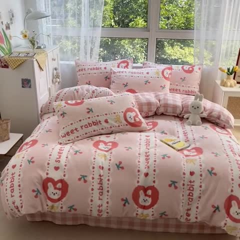 91家纺网 家纺一手货源 找家纺 雅居纺 2022新款牛奶绒印花四件套 蝴蝶结小兔