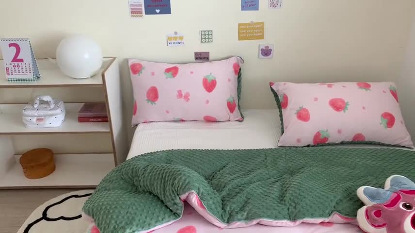 91家纺网 家纺一手货源 找家纺 星期八 2022新款针织棉豆豆被被子被芯 小草莓