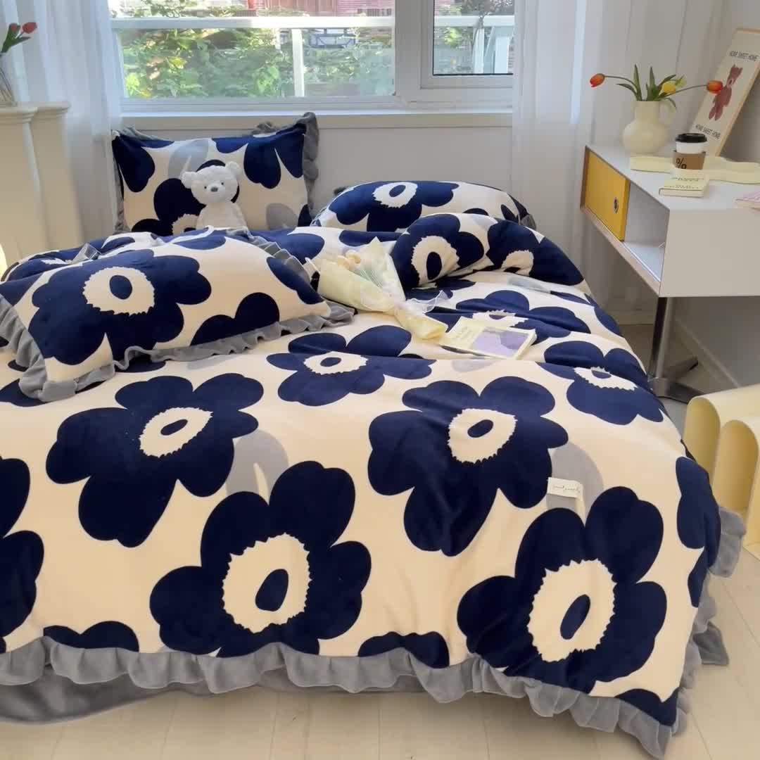 91家纺网 家纺一手货源 找家纺 安哆啦 2022新款加厚牛奶绒花边小贴标四件套 花边-复古蓝花