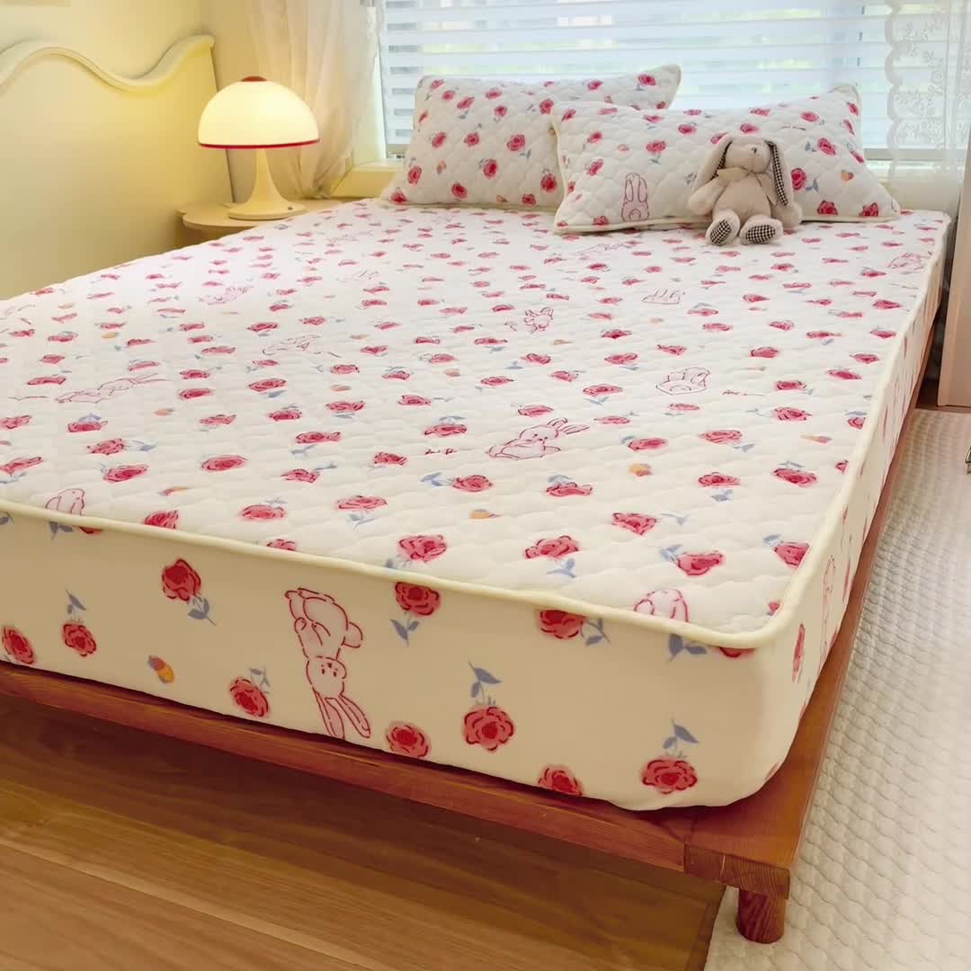 91家纺网 家纺一手货源 找家纺 沐慕 2022牛奶绒夹棉床笠 玫瑰小兔