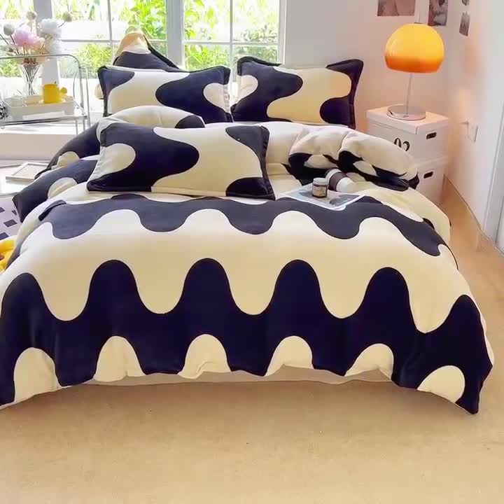 91家纺网 家纺一手货源 找家纺 米莱 2022新款牛奶绒小清新印花四件套 布鲁条纹