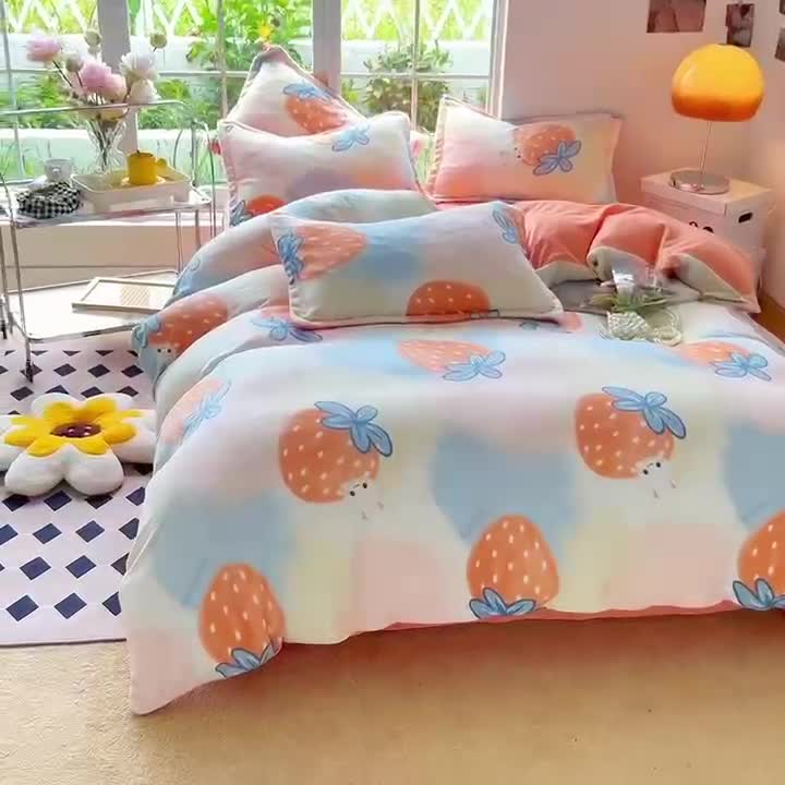 91家纺网 家纺一手货源 找家纺 米莱 2022新款牛奶绒小清新印花四件套 草莓兔