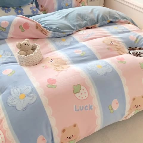 91家纺网 家纺一手货源 找家纺 澳萝拉 2022新款牛奶绒印花四件套 梦幻草莓熊