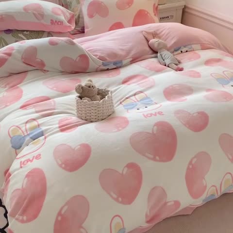 91家纺网 家纺一手货源 找家纺 澳萝拉 2022新款牛奶绒印花四件套 心动兔