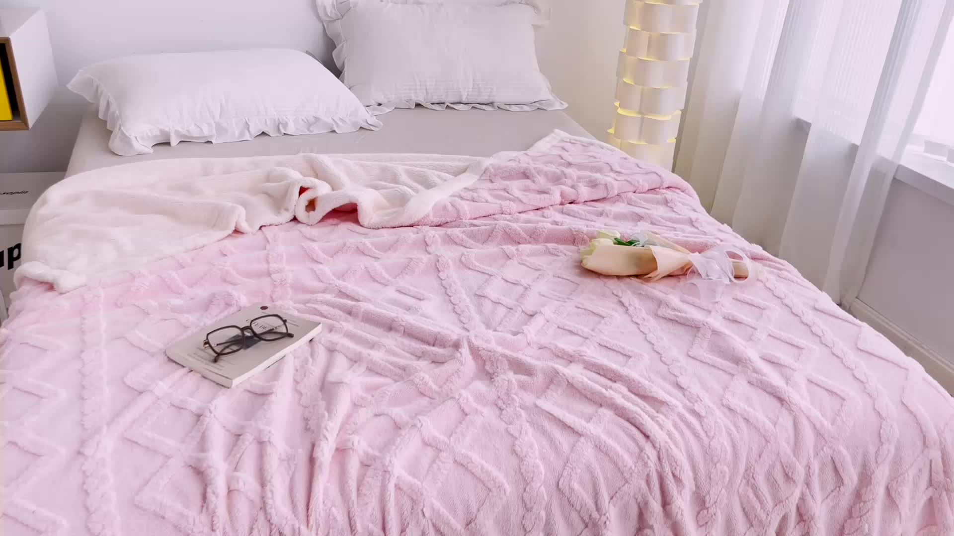 91家纺网 家纺一手货源 找家纺 澳梵 2022新款塔芙绒毛毯【蜜语-心语系列】 菱格-粉色