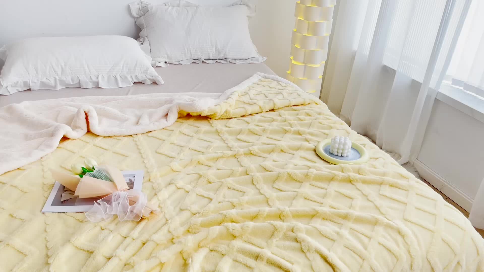 91家纺网 家纺一手货源 找家纺 澳梵 2022新款塔芙绒毛毯【蜜语-心语系列】 菱格-嫩黄