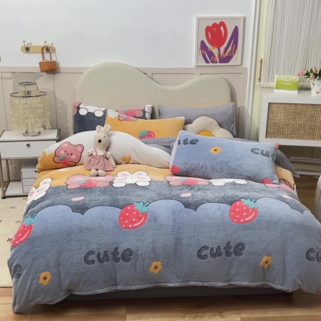 91家纺网 家纺一手货源 找家纺 慕梵 2022新款雪花绒卡通印花单被套 草莓兔