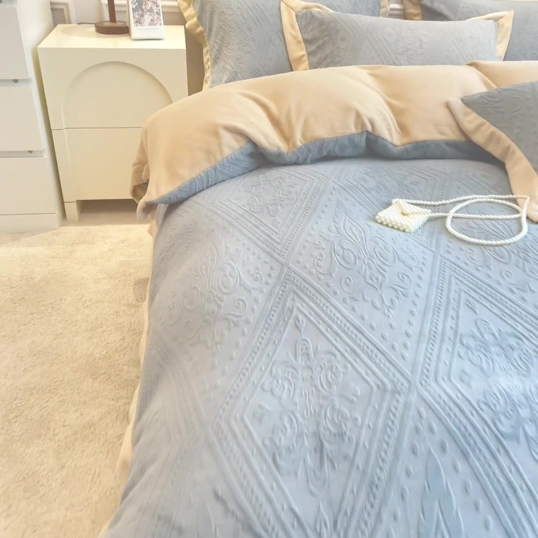 91家纺网 家纺一手货源 找家纺 丝幔新款全消光5D雕花牛奶绒四件套 欧式烂花-轻奢蓝