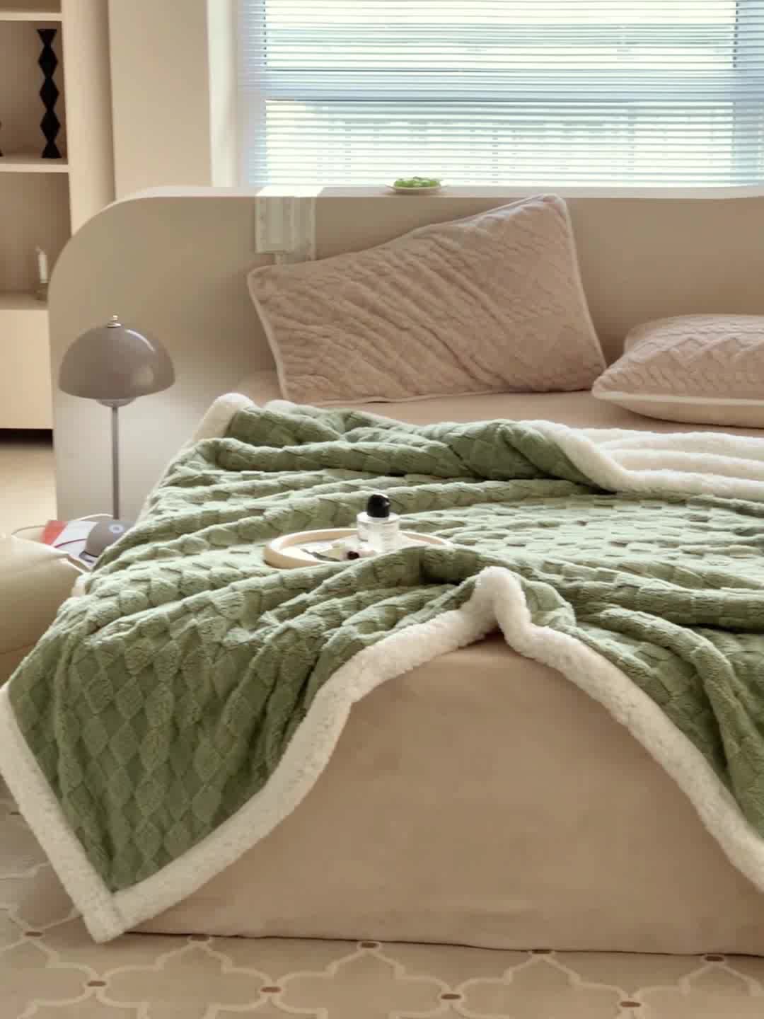 91家纺网 家纺一手货源 找家纺 昔可家纺 2022新款ins风纯色保暖塔塔绒多功能毛毯 棋盘格绿