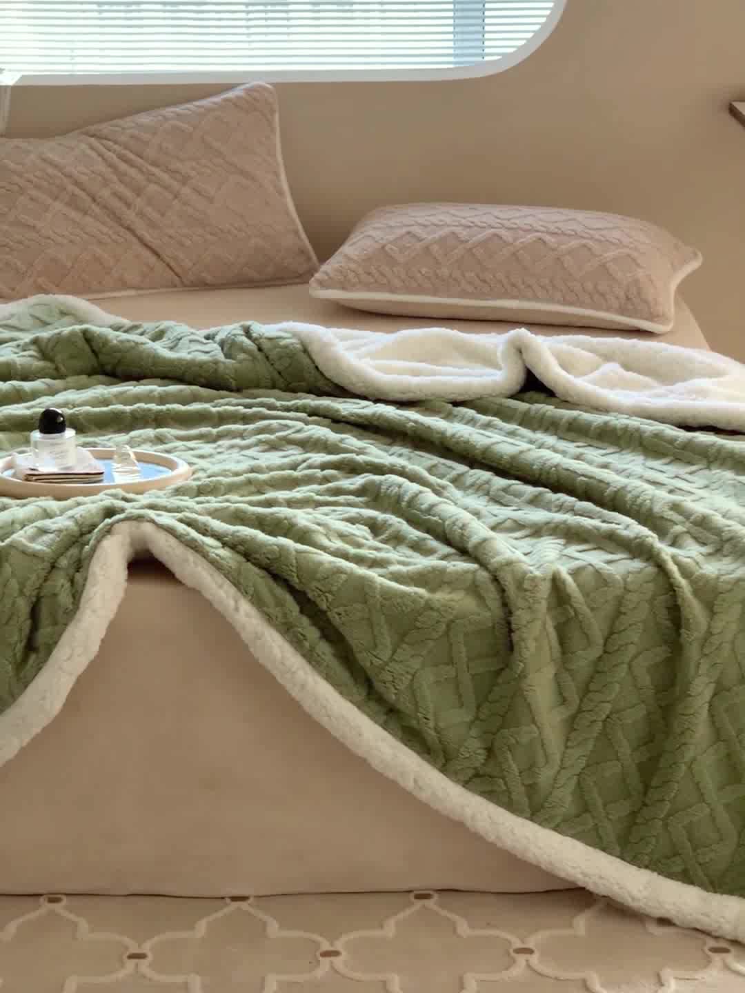 91家纺网 家纺一手货源 找家纺 昔可家纺 2022新款ins风纯色保暖塔塔绒多功能毛毯 波纹绿