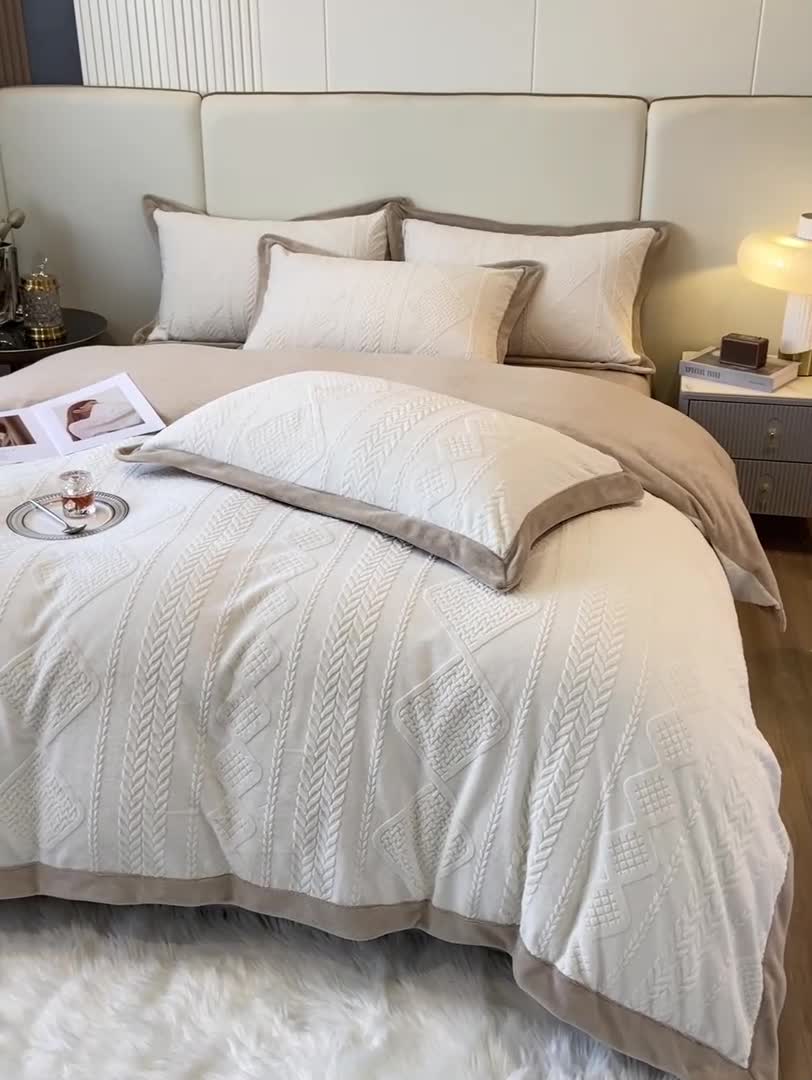 91家纺网 家纺一手货源 找家纺 梦享生活 高克重欧式烂花全消光亲肤牛奶绒四件套 菱形格白