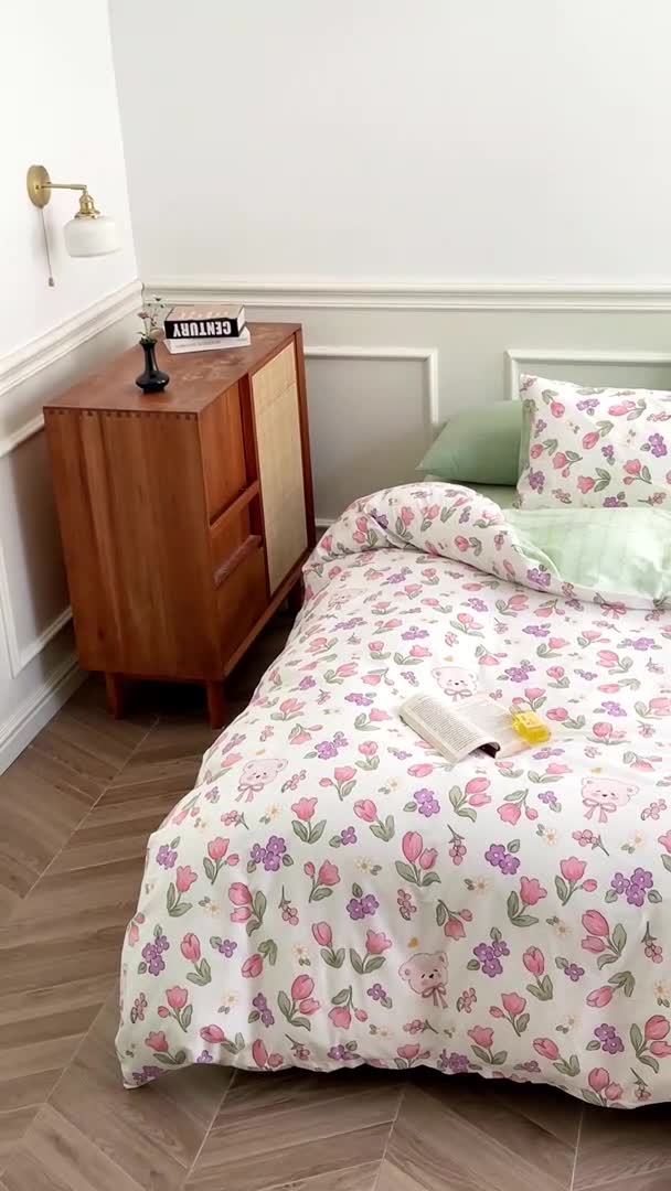 91家纺网 家纺一手货源 找家纺 昔可家纺 2022新款仙女风全棉爱丽丝系列印花四件套 熊熊花园