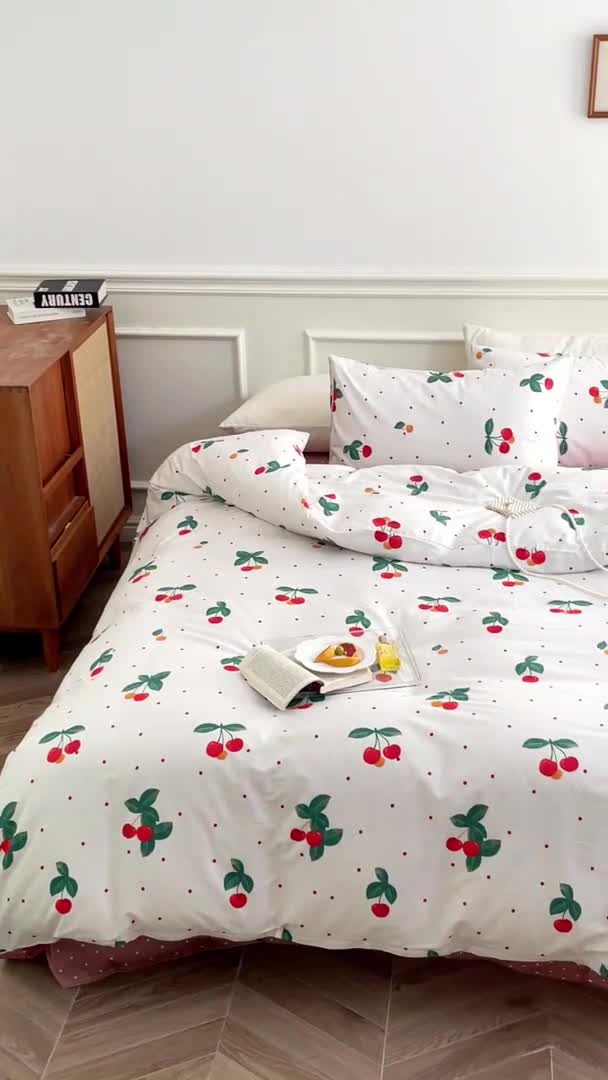 91家纺网 家纺一手货源 找家纺 昔可家纺 2022新款仙女风全棉爱丽丝系列印花四件套 车厘子红