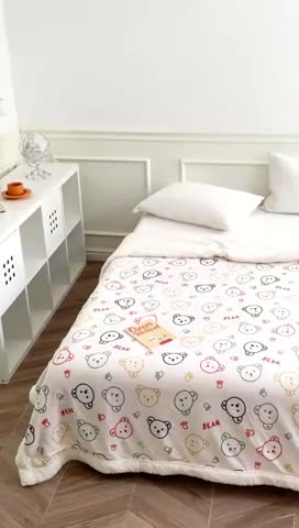 91家纺网 家纺一手货源 找家纺 时年 2022新款牛奶绒拼羊羔绒毯 彩色小熊