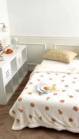 91家纺网 家纺一手货源 找家纺 时年 2022新款牛奶绒拼羊羔绒毯 小南瓜