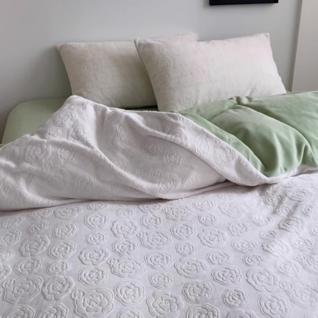 91家纺网 家纺一手货源 找家纺 潘朵拉 2023新款直播爆款撞色牛奶绒提花四件套山茶花-奶绿