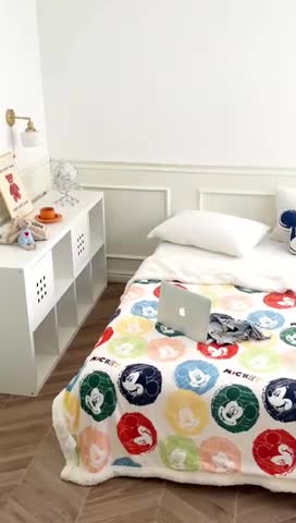 91家纺网 家纺一手货源 找家纺 时年 2022新款牛奶绒拼羊羔绒毯 涂鸦米奇