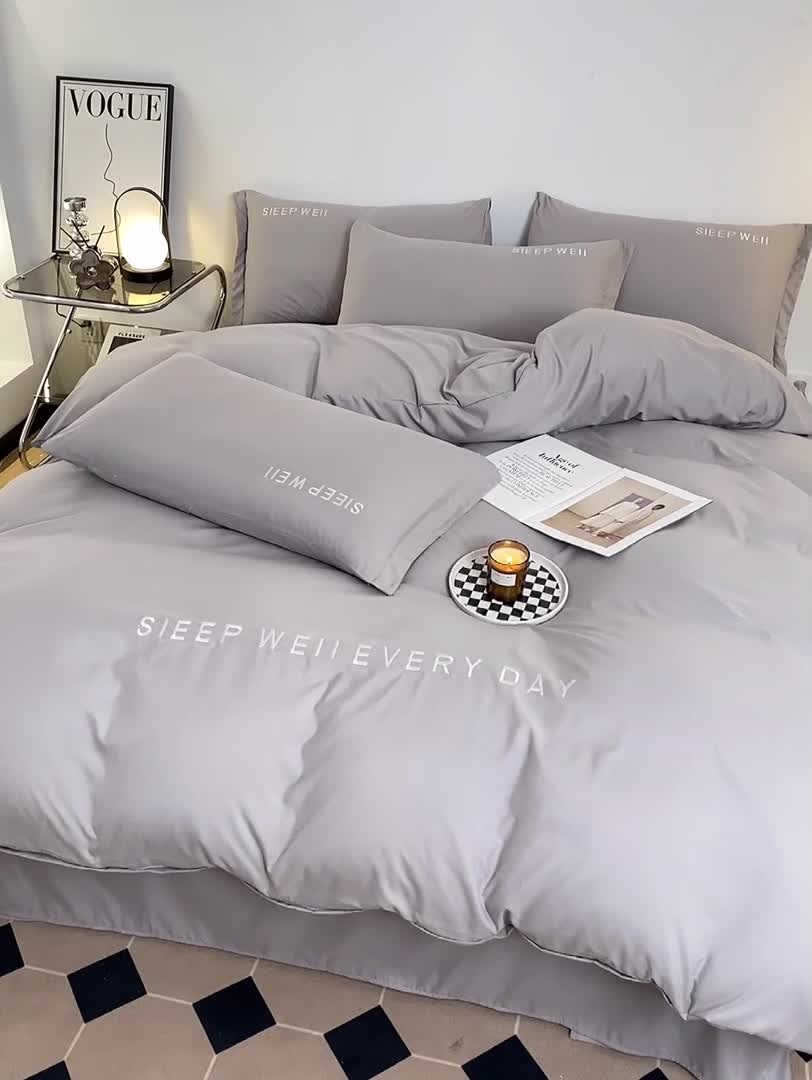 91家纺网 家纺一手货源 找家纺 啊雅家居2025新款纯色水洗磨毛亲肤绣花床单款床笠款四套件 奶浅灰