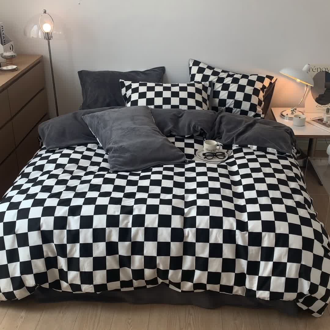 91家纺网 家纺一手货源 找家纺 梦家居 2022新款秋冬新品全棉加牛奶绒四件套 棋盘格黑绒