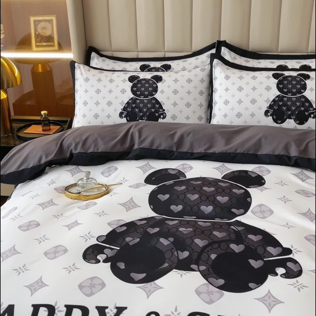 91家纺网 家纺一手货源 找家纺 （总）娜娜 2022新款大版大牌风亲肤棉工艺款四件套