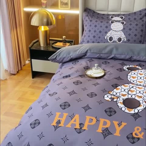 91家纺网 家纺一手货源 找家纺 娜娜 2022新款大版大牌风亲肤棉工艺款四件套 熊仔灰